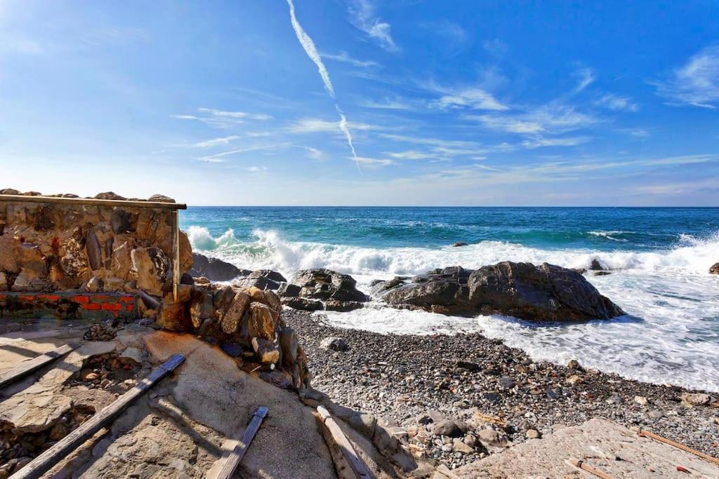 Dalla Spiaggetta A Quinto Genoa Luaran gambar